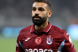 Salah fica sem poder conduzir na Turquia após incidente... em Liverpool