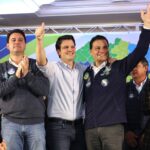 Sandro Alex e Ratinho Júnior reúnem 300 prefeitos e defendem que Paraná não seja entregue a uma aventura