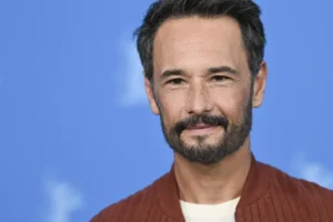 Santoro é abordado por influenciador que não o reconhece e revela perrengues de Hollywood
