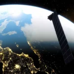 Satélite espião dos EUA explode em órbita e espalha destroços no espaço