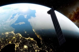Satélite espião dos EUA explode em órbita e espalha destroços no espaço