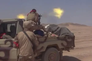 Sauditas bombardeiam o Iêmen; houthis atacam porto no mar Vermelho