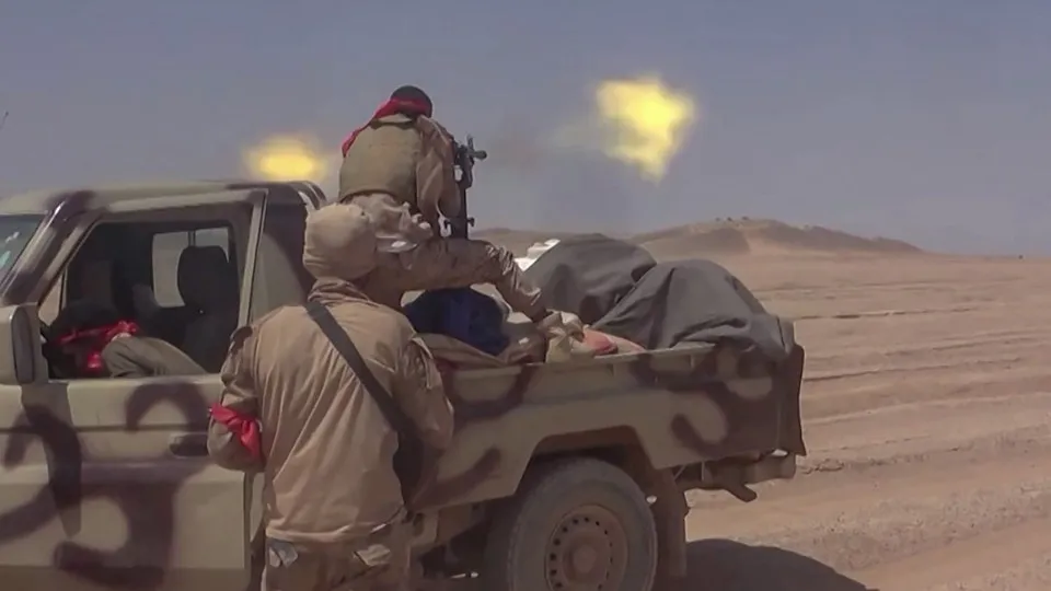 Sauditas bombardeiam o Iêmen; houthis atacam porto no mar Vermelho
