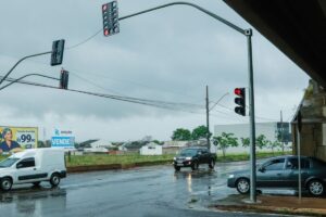 Semáforos no cruzamento da Av. Alziro Zarur com o Contorno Norte entram em operação em Maringá
