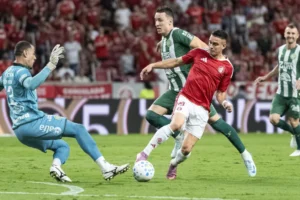 Sob enorme pressão, Internacional visita a Chapecoense em duelo direto no Z-4 do Brasileirão