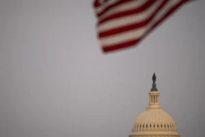 Suprema Corte barra restrições de Trump ao voto pelo correio