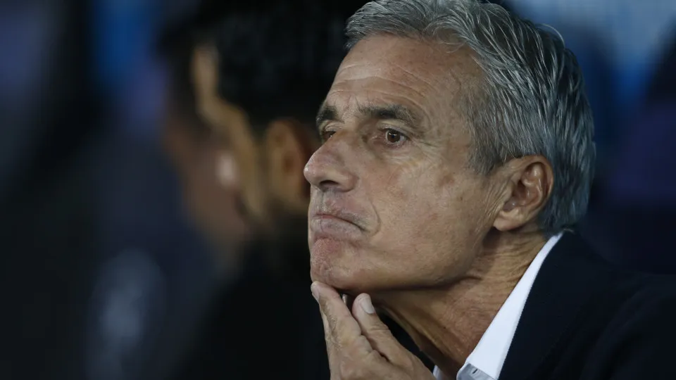 Suspeito de se passar por Luís Castro é preso no Rio após aplicar golpe de R$ 22 mil em jogador do Grêmio