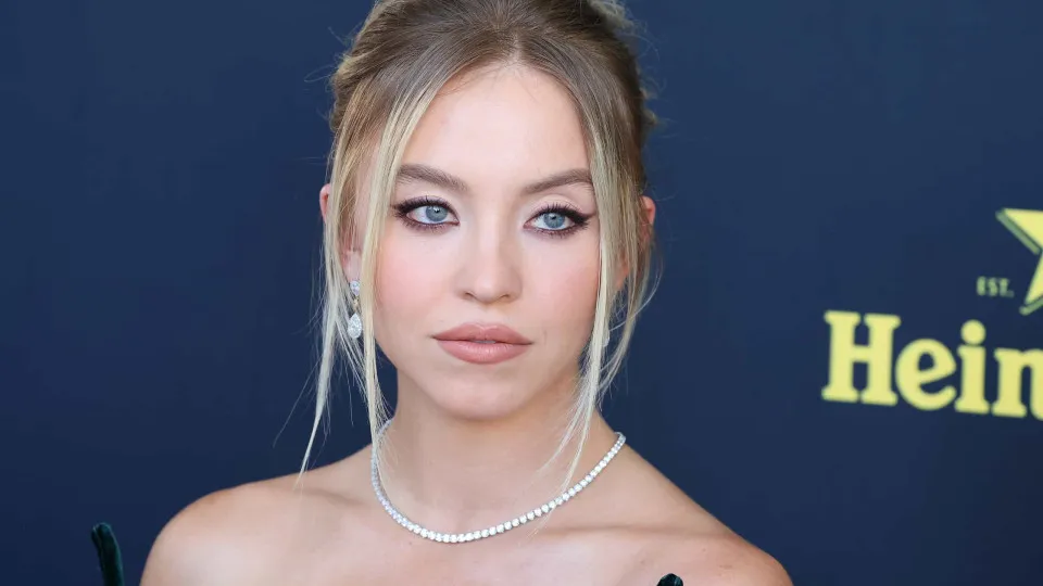 Sydney Sweeney perde 200 mil seguidores após campanha sensual para app esportivo