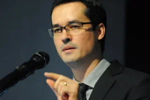 TRE-PR proíbe Dallagnol de usar redes sociais para propaganda eleitoral