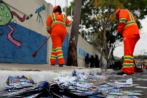 TRE-SP alerta: derramamento de santinhos é crime eleitoral