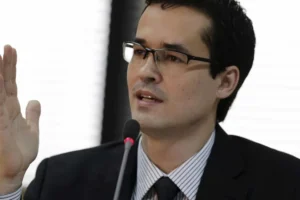 TSE suspende campanha de Deltan ao Senado e proíbe propaganda eleitoral
