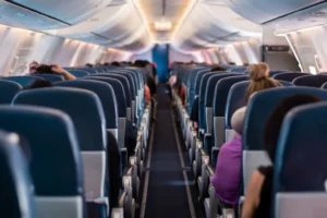 Tarifa média da aviação sobe 14,5% enquanto preço do querosene cresce 31,8% em agosto, diz Anac