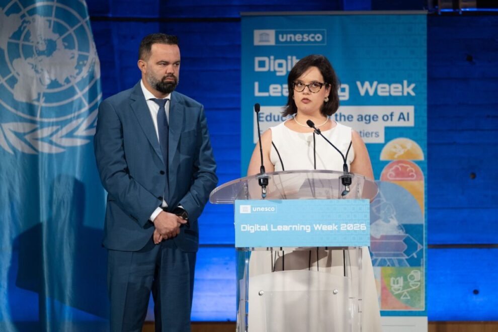 Tecnologia criada pelo Estado do Paraná para ensino de Redação recebe prêmio da UNESCO em Paris