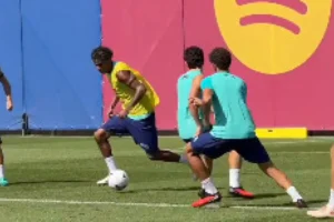 VÍDEO: Lamine Yamal dribla três e faz golaço que poderia valer o Puskás