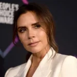 Victoria Beckham surpreende ao voltar a cantar após 20 anos e agita fãs das Spice Girls
