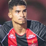 Vitória resolve pelo alto, respira na luta contra o Z4 e afunda o Grêmio