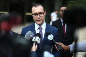 Zanin e Gilmar recebem dados do celular de Vorcaro e iniciam varredura nas conversas