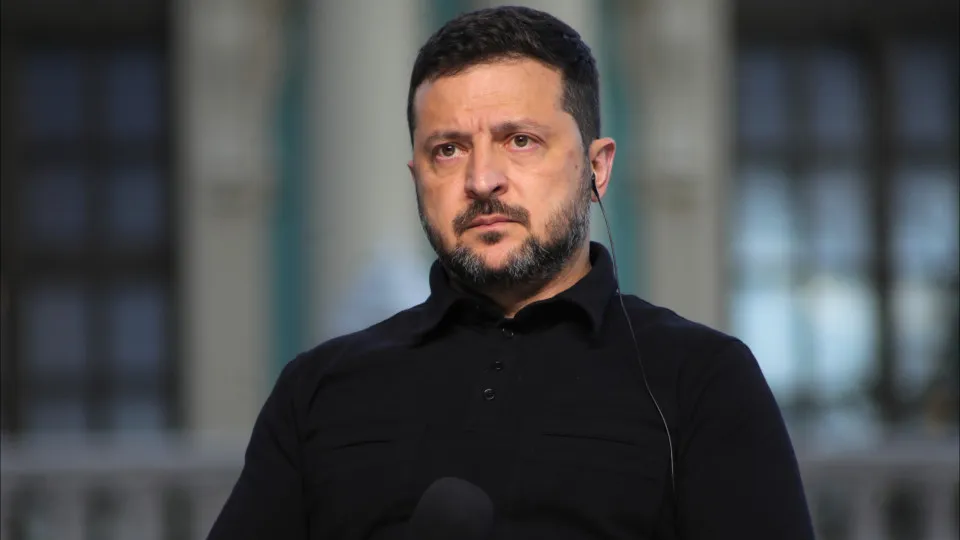 Zelensky revela que Rússia tentou atacar o seu avião duas vezes