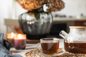 6 chás que podem ajudar a dormir melhor e ter uma noite tranquila