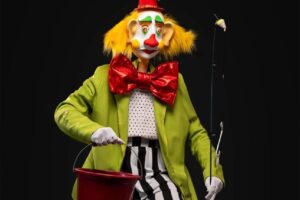 Agenda cultural de Maringá tem festas de Halloween, teatro, cinema e festival literário neste fim de semana