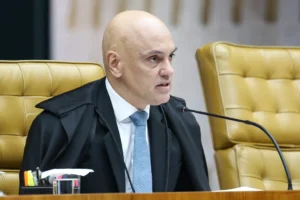 Alexandre de Moraes manda prender Eduardo Bolsonaro após condenação definitiva pelo STF