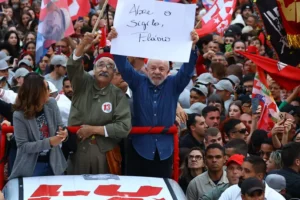 Após debate, Lula anuncia entrega de sigilos ao TSE e cobra Flávio