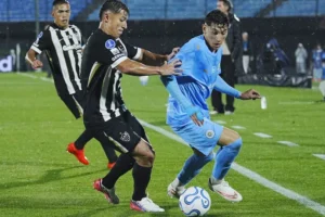 Atlético-MG leva sufoco no final, perde no Uruguai, mas vai à decisão da Sul-Americana