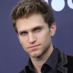 Ator de 'Pretty Little Liars' é agredido durante assalto nos EUA