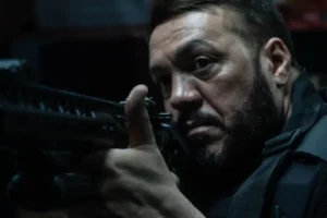 Belo sofre acidente com artefato de fogo em gravação de série da Globo