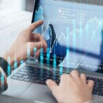 Bolsa dispara, dólar cai e mercado reage ao resultado da eleição