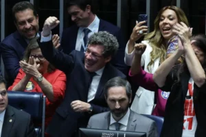 Brasil aprova maior mudança para trabalhadores desde 1988