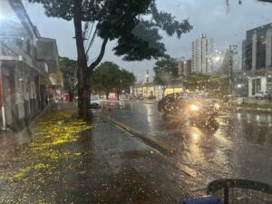 Calor de 32°C e chuva forte: veja a previsão do tempo para Maringá nesta sexta-feira (9)