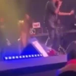 Cantor dá tapa na cara de mulher na plateia durante show; vídeo