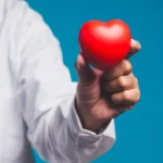 Cardiologista revela 5 hábitos para envelhecer com saúde