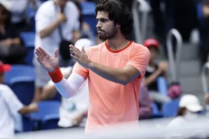 Carlos Alcaraz volta a ser campeão e conquista torneio de Tóquio