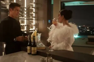 Cauã Reymond aparece sem camisa com Kim Kardashian na série 'Tudo É Justo'