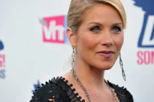 Christina Applegate descobre erro em diagnóstico de esclerose múltipla após cinco anos