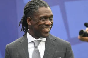 Com Corinthians à beira do Z4, Seedorf chega hoje para virar o jogo
