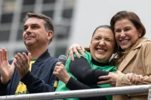 Coordenadora de Flávio sugere trocar servidores por IA e reduzir concurso