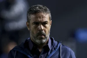 Cruzeiro perde e comentário sobre bacalhau tira Artur Jorge do sério