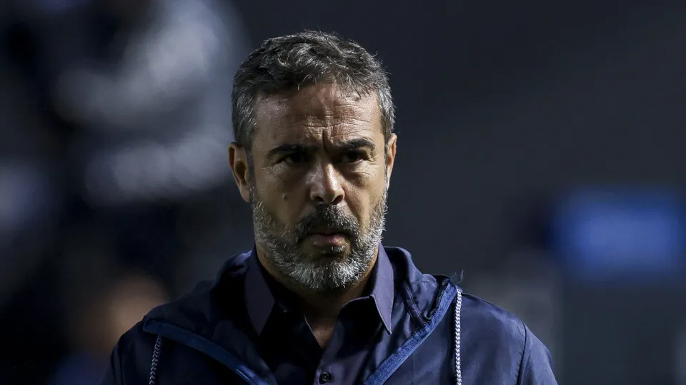 Cruzeiro perde e comentário sobre bacalhau tira Artur Jorge do sério