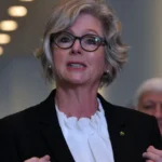 Deputada atropelada na Austrália tem as duas pernas amputadas