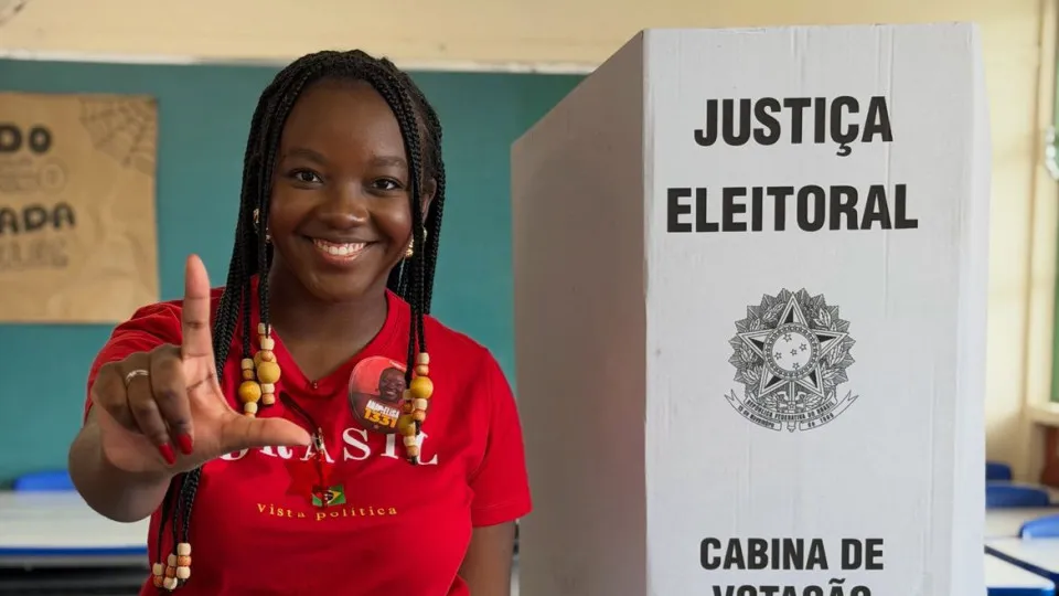 Deputada federal mais jovem eleita tem 21 anos e é de Minas Gerais
