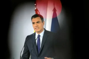 Desgastado, premiê da Espanha tenta fazer de protestos por habitação uma vitória no Congresso