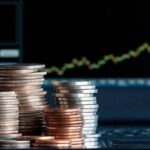Dólar abaixo de R$ 5 muda cenário para importadores e exportadores