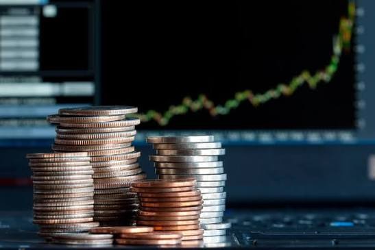 Dólar abaixo de R$ 5 muda cenário para importadores e exportadores