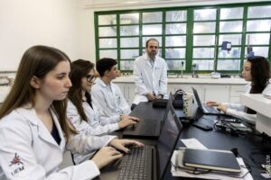 Doze cientistas da UEM estão entre os 2% mais influentes do mundo