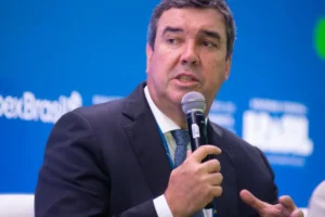 Eduardo Riedel é eleito governador de MS no primeiro turno