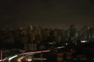 Enel é multada em R$ 11,4 milhões por apagões registrados em SP no final de 2025