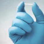Entidades médicas pedem à Anvisa proibição de chips da beleza
